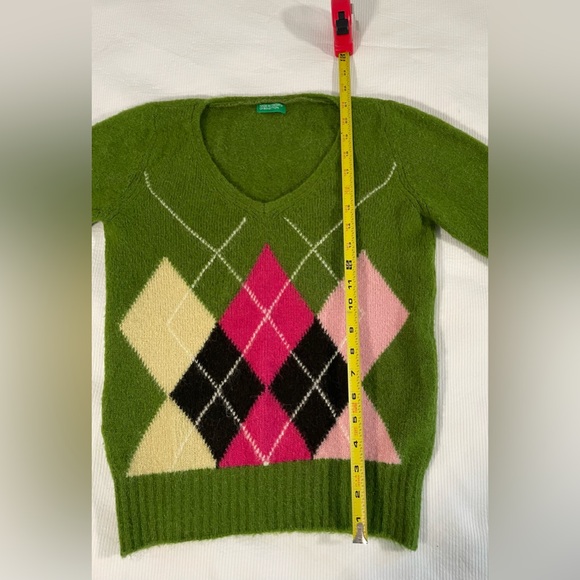 Benetton of Croatia women’s green argyle v-neck sweater - Picture 2 of 7